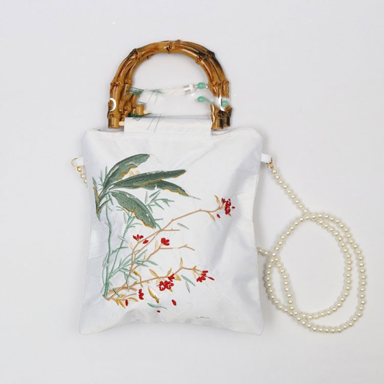 Hoe antieke satijnen handtassen te bewaren